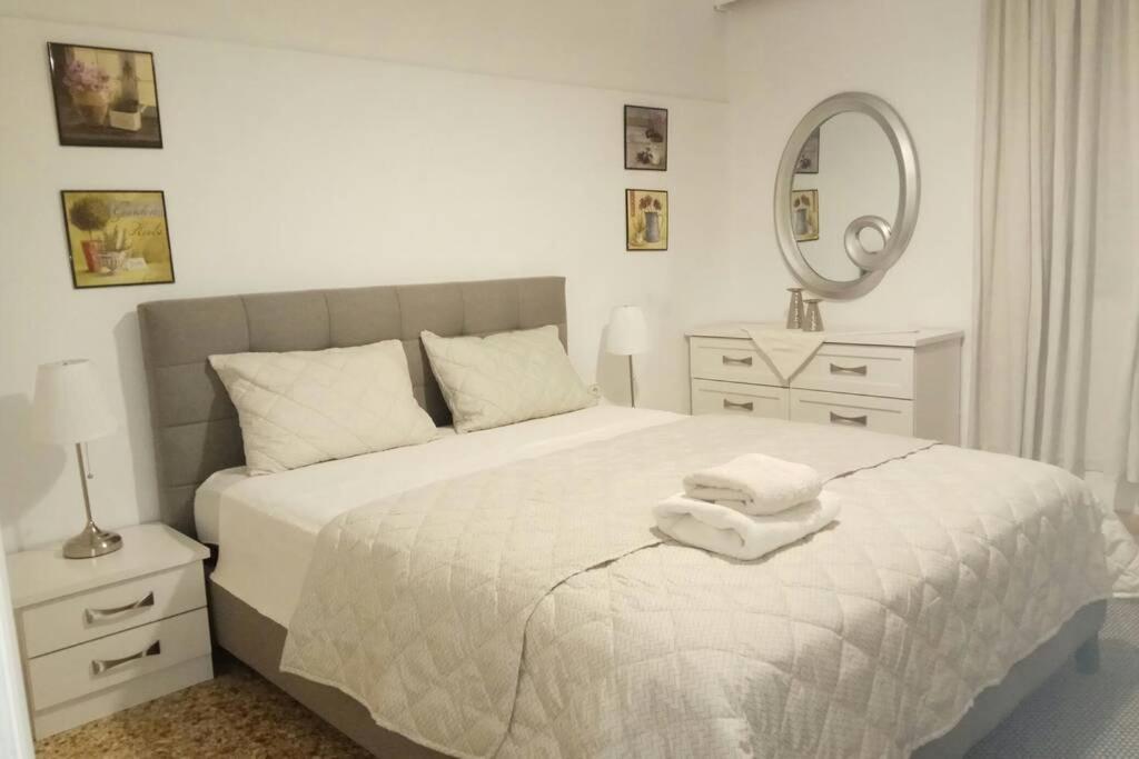 Central Town House 60M2**** 피레아스 외부 사진
