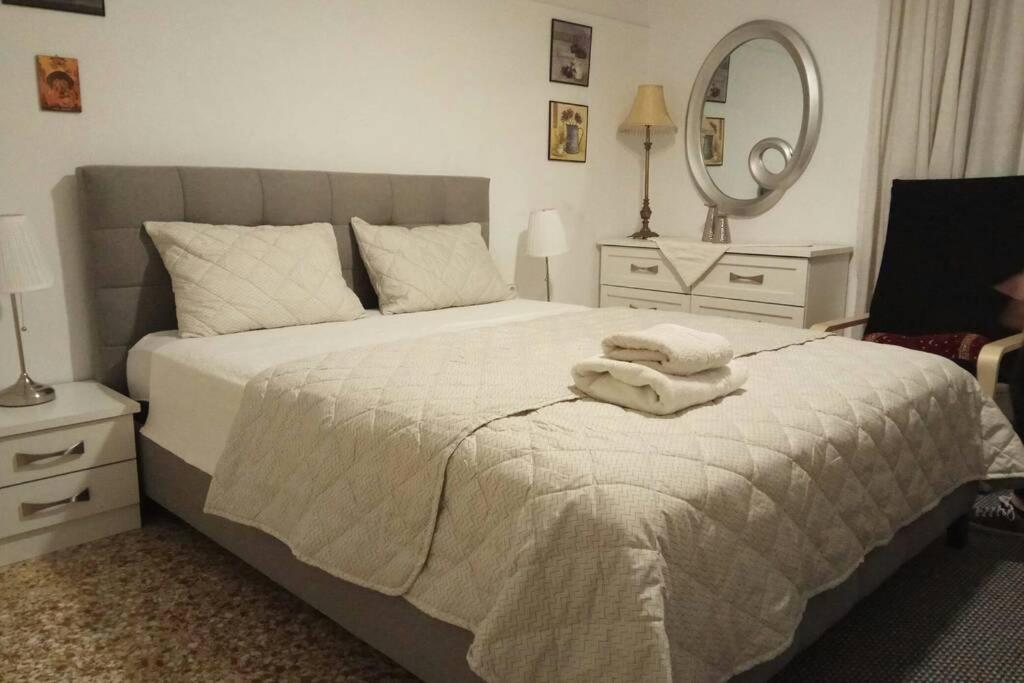 Central Town House 60M2**** 피레아스 외부 사진