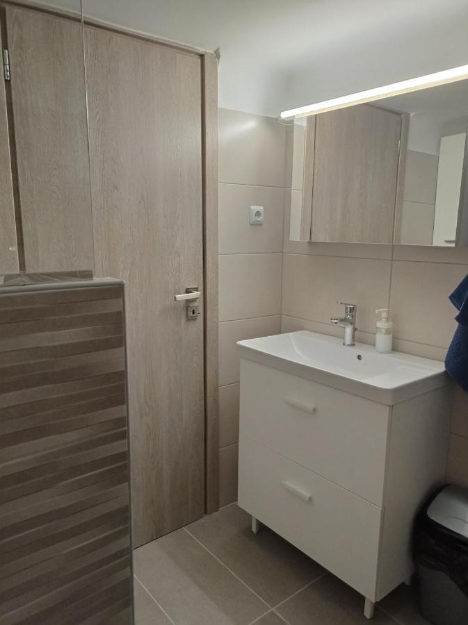 Central Town House 60M2**** 피레아스 외부 사진