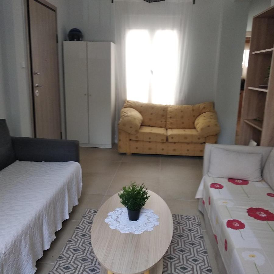 Central Town House 60M2**** 피레아스 외부 사진