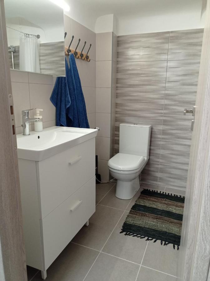 Central Town House 60M2**** 피레아스 외부 사진