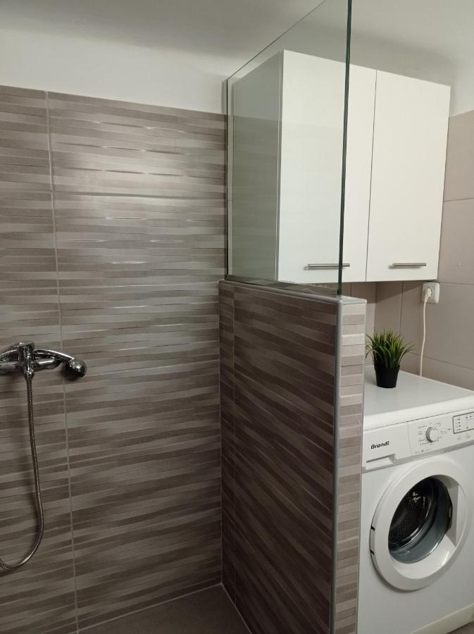 Central Town House 60M2**** 피레아스 외부 사진