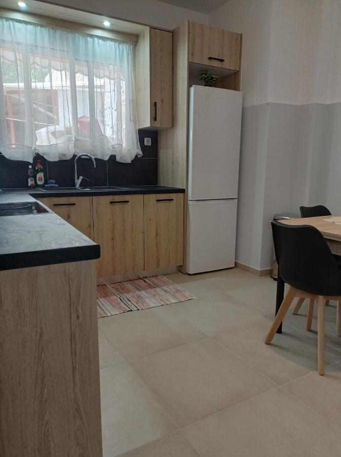 Central Town House 60M2**** 피레아스 외부 사진
